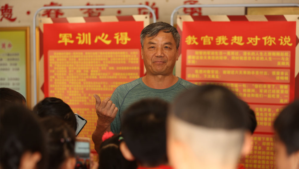 小记者、小主播采访中国游泳资深教练朱志根
